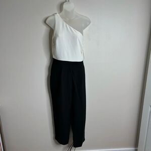 Banana Republic Black white Jumpsuit one shoulder with belt size 8 NWT